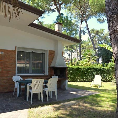 Villa A Lignano Con 2 Camere E Giardino Lignano Sabbiadoro Bagian luar foto