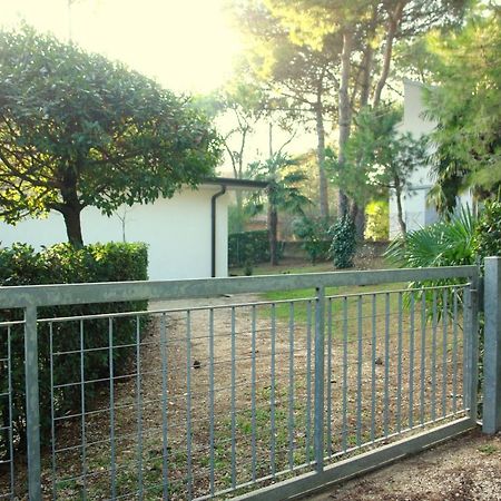 Villa A Lignano Con 2 Camere E Giardino Lignano Sabbiadoro Bagian luar foto