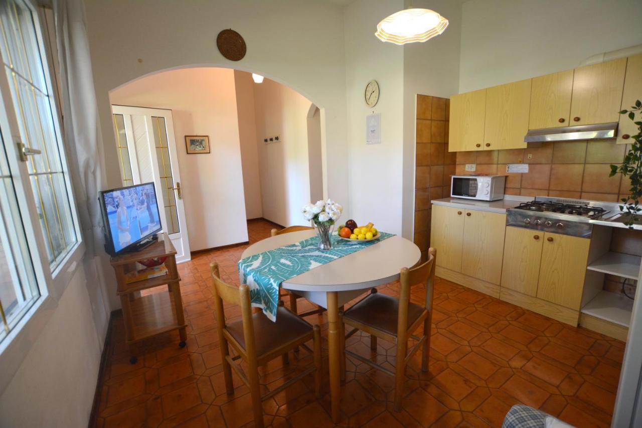 Villa A Lignano Con 2 Camere E Giardino Lignano Sabbiadoro Bagian luar foto